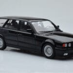 BMW 540i E34 Touring Schwarz Metallic MCG 1:18 - image 4 of 6