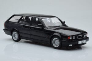 BMW 540i E34 Touring Schwarz Metallic MCG 1:18 MCG18329 Metall — Bild 4 von 6