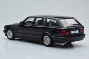 BMW 540i E34 Touring Schwarz Metallic MCG 1:18 MCG18329 Metall — Bild 5 von 6