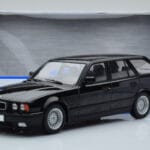BMW 540i E34 Touring Schwarz Metallic MCG 1:18 - image 6 of 6
