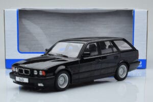 BMW 540i E34 Touring Schwarz Metallic MCG 1:18 MCG18329 Metall — Bild 6 von 6