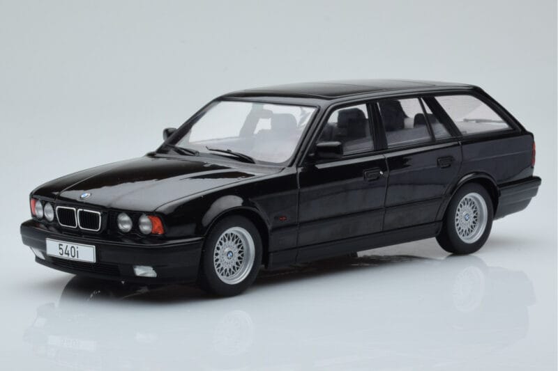 BMW 540i E34 Touring Schwarz Metallic MCG 1:18