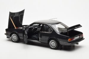 BMW 635 CSi E24 Diamant Schwarz Metallic AUTOart 1:18 70521 Metall — Bild 5 von 8