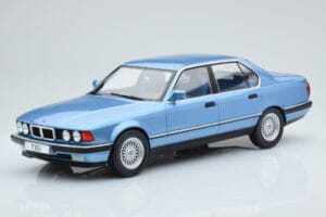 BMW 7 Series E32 730i Blau MCG 1:18 MCG18160 Metall