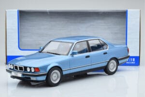 BMW 7 Series E32 730i Blau MCG 1:18 MCG18160 Metall — Bild 5 von 5