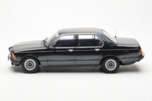 BMW 733i E23 Schwarz Metallic KK-Scale 1:18 KKDC180101 Metall — Bild 3 von 6