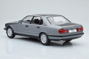 BMW 7 Series E32 740i Silber MCG 1:18 MCG18161 Metall — Bild 4 von 5