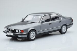 BMW 7 Series E32 740i Silber MCG 1:18 MCG18161 Metall