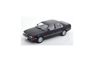 BMW 750i E32 Schwarz MCG 1:18
