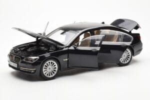 BMW 750Li F02 Facelift Carbon Schwarz Kyosho 1:18 08784BK Metall — Bild 2 von 8