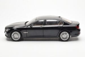 BMW 750Li F02 Facelift Carbon Schwarz Kyosho 1:18 08784BK Metall — Bild 4 von 8