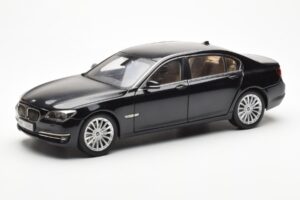 BMW 750Li F02 Facelift Carbon Schwarz Kyosho 1:18