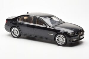BMW 750Li F02 Facelift Carbon Schwarz Kyosho 1:18 08784BK Metall — Bild 6 von 8
