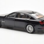 BMW 750Li F02 Facelift Carbon Schwarz Kyosho 1:18 - image 7 of 8