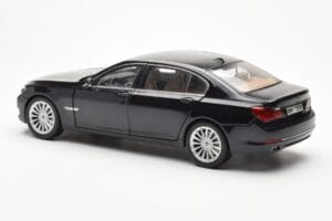 BMW 750Li F02 Facelift Carbon Schwarz Kyosho 1:18 08784BK Metall — Bild 7 von 8