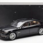 BMW 750Li F02 Facelift Carbon Schwarz Kyosho 1:18 - image 8 of 8