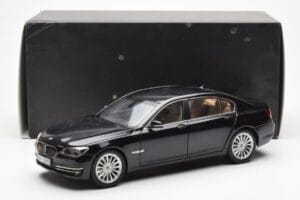 BMW 750Li F02 Facelift Carbon Schwarz Kyosho 1:18 08784BK Metall — Bild 8 von 8