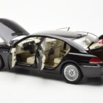 BMW 760Li E66 Schwarz Kyosho 1:18 - image 5 of 9