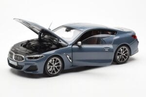 BMW 850i G15 Barcelona Blue Metallic Norev 1:18 80432450995 Metall — Bild 2 von 8