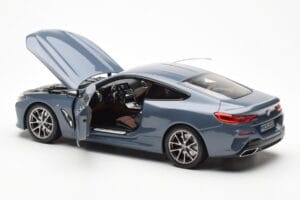 BMW 850i G15 Barcelona Blue Metallic Norev 1:18 80432450995 Metall — Bild 5 von 8