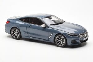 BMW 850i G15 Barcelona Blue Metallic Norev 1:18 80432450995 Metall — Bild 6 von 8