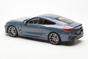 BMW 850i G15 Barcelona Blue Metallic Norev 1:18 80432450995 Metall — Bild 7 von 8