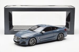 BMW 850i G15 Barcelona Blue Metallic Norev 1:18 80432450995 Metall — Bild 8 von 8