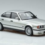 BMW Alpina B10 4.6 E34 Silber MCG 1:18 MCG18231 Metall - image 4 of 5