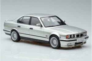 BMW Alpina B10 4.6 E34 Silber MCG 1:18 MCG18231 Metall — Bild 4 von 5