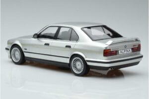 BMW Alpina B10 4.6 E34 Silber MCG 1:18 MCG18231 Metall — Bild 5 von 5