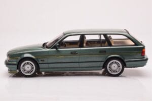 BMW Alpina B10 E34 Touring Dunkelgrün MCG 1:18 MCG18331 Metall — Bild 3 von 6