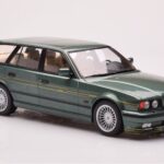 BMW Alpina B10 E34 Touring Dunkelgrün MCG 1:18 - image 4 of 6