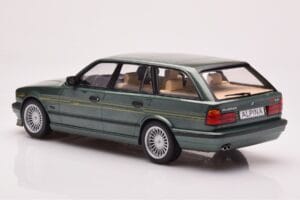 BMW Alpina B10 E34 Touring Dunkelgrün MCG 1:18 MCG18331 Metall — Bild 5 von 6
