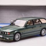 BMW Alpina B10 E34 Touring Dunkelgrün MCG 1:18 - image 6 of 6