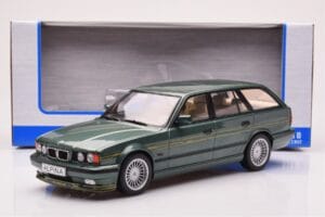 BMW Alpina B10 E34 Touring Dunkelgrün MCG 1:18 MCG18331 Metall — Bild 6 von 6