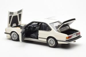 BMW M635 CSi E24 Weiß Dealer Edition AUTOart 1:18 80430145829 Metall — Bild 5 von 8