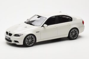 BMW M3 E90 Limousine Weiß GT Spirit 1:18