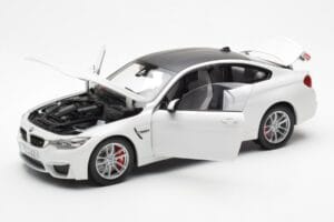 BMW M4 F82 Frozen Brilliant Weiß Paragon 1:18 PA-97101 Metall — Bild 2 von 8
