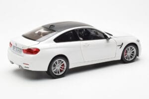 BMW M4 F82 Frozen Brilliant Weiß Paragon 1:18 PA-97101 Metall — Bild 3 von 8