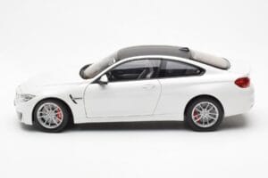 BMW M4 F82 Frozen Brilliant Weiß Paragon 1:18 PA-97101 Metall — Bild 4 von 8