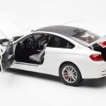 BMW M4 F82 Frozen Brilliant Weiß Paragon 1:18 - image 5 of 8