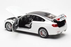 BMW M4 F82 Frozen Brilliant Weiß Paragon 1:18 PA-97101 Metall — Bild 5 von 8