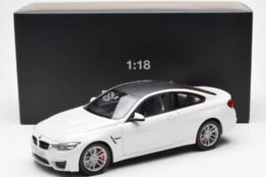 BMW M4 F82 Frozen Brilliant Weiß Paragon 1:18 PA-97101 Metall — Bild 8 von 8