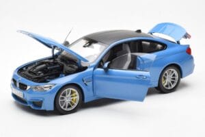 BMW M4 F82 Yas Marina Blau Paragon 1:18 PA-97102 Metall — Bild 2 von 8