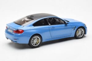 BMW M4 F82 Yas Marina Blau Paragon 1:18 PA-97102 Metall — Bild 3 von 8