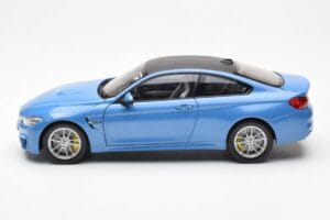 BMW M4 F82 Yas Marina Blau Paragon 1:18 PA-97102 Metall — Bild 4 von 8