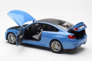 BMW M4 F82 Yas Marina Blau Paragon 1:18 PA-97102 Metall — Bild 5 von 8
