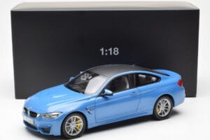 BMW M4 F82 Yas Marina Blau Paragon 1:18 PA-97102 Metall — Bild 8 von 8