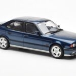 BMW M5 E34 Blau Metallic Otto 1:18 - image 4 of 6