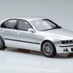 BMW M5 E39 Silber Otto 1:18 - image 4 of 7